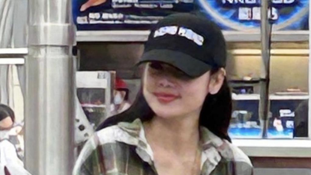 乐基儿|黎明前妻乐基儿自曝婚变后回国，素颜与老公带娃外出，两人疑复合