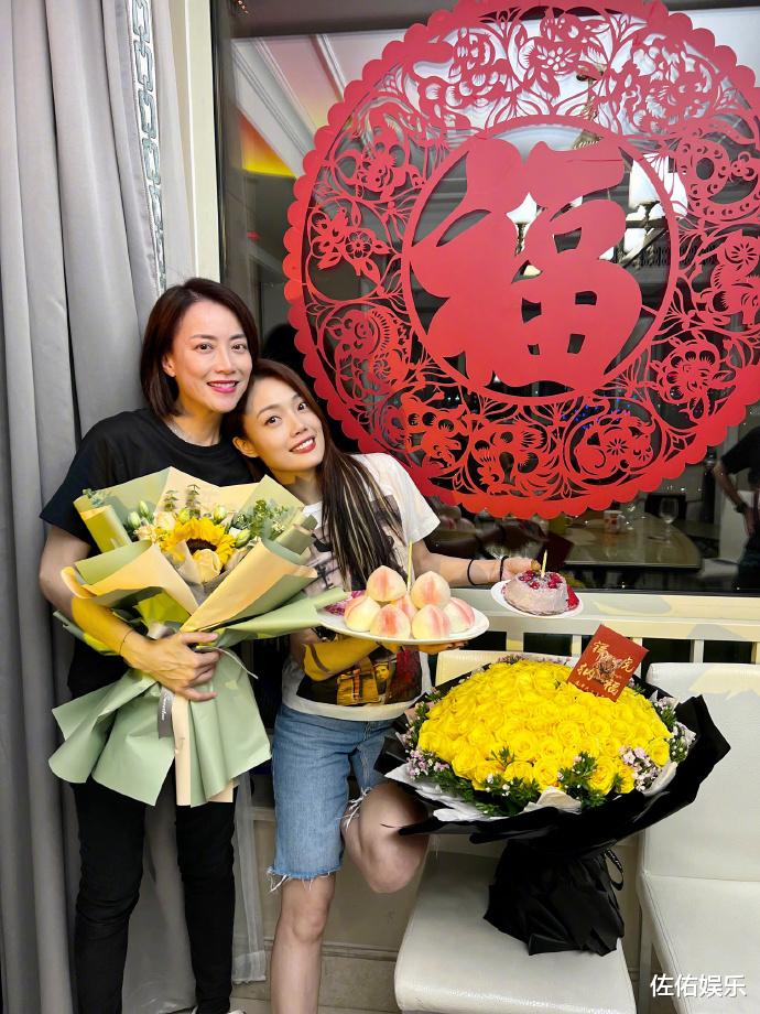 杜淳|陈妍希钟欣潼霍希文晒照为容祖儿庆生,蔡卓妍晒亲嘴照引争议