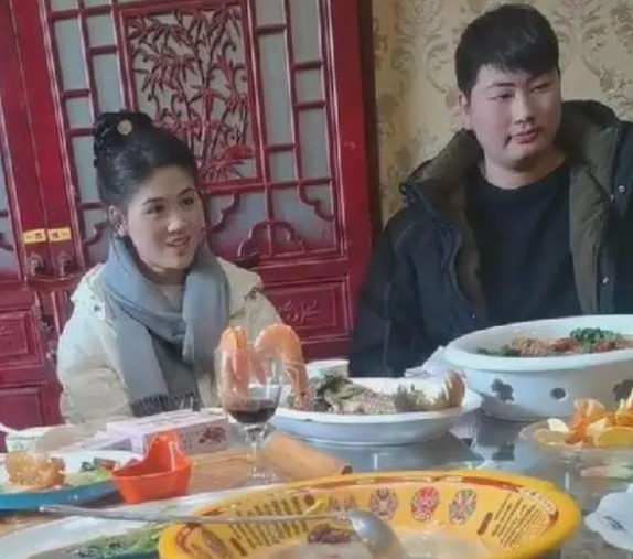 陈萌|朱小伟二婚后变化大,被曝闷声干了3件事,妻子陈萌对他相当满意