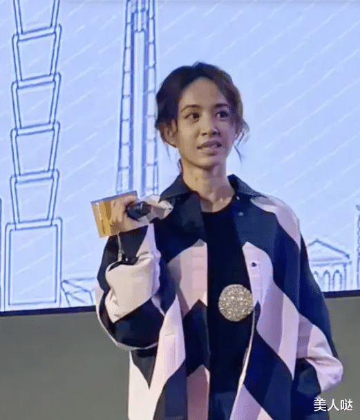 蔡依林43岁就老成这样？骨瘦嶙峋皮肤松弛下垂，灵气全无似小老太