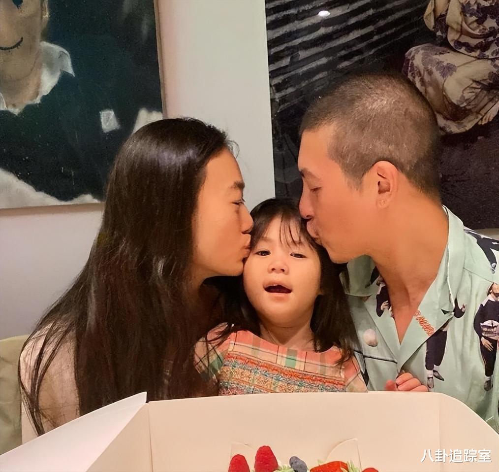 |陈冠希携妻女出游,5岁Alaia颜值出众五官似混血,被指撞脸张柏芝