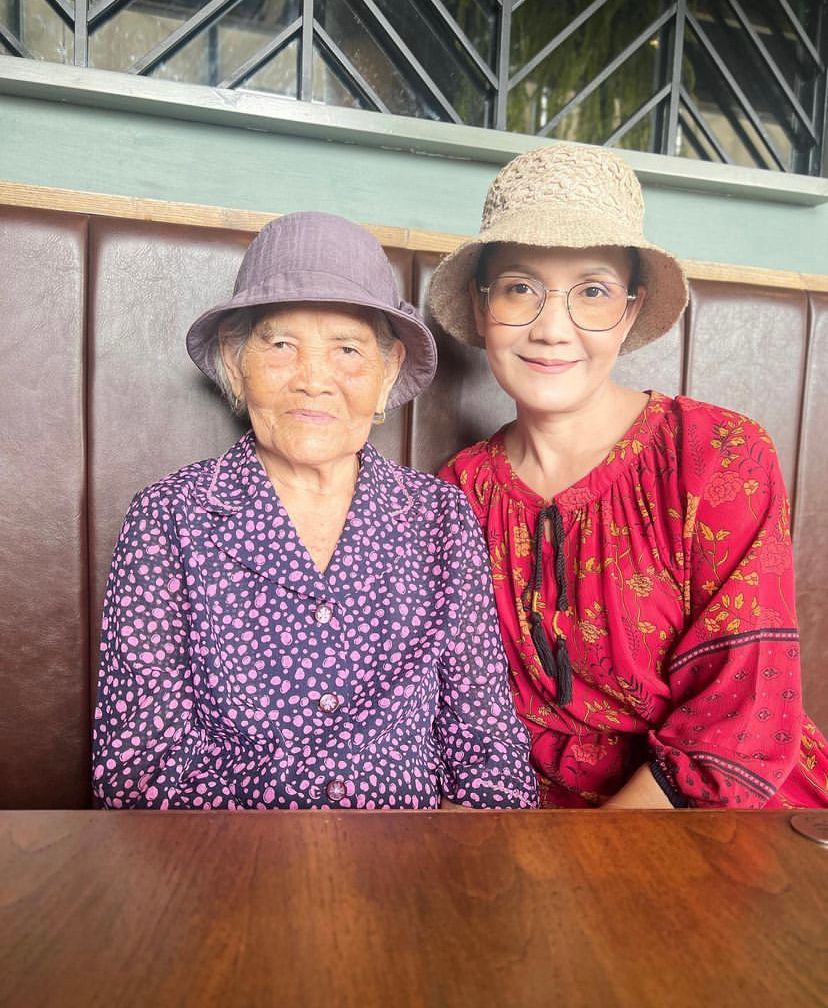 Lisa处境艰难疑被孤立,拍新广告条件简陋,外婆罕见露面满脸忧愁