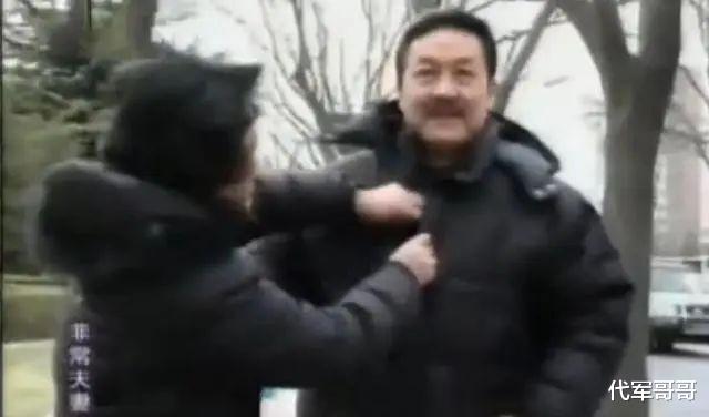 原来他已去世10年了,对患癌妻子不离不弃,遗孀的选择让人泪目