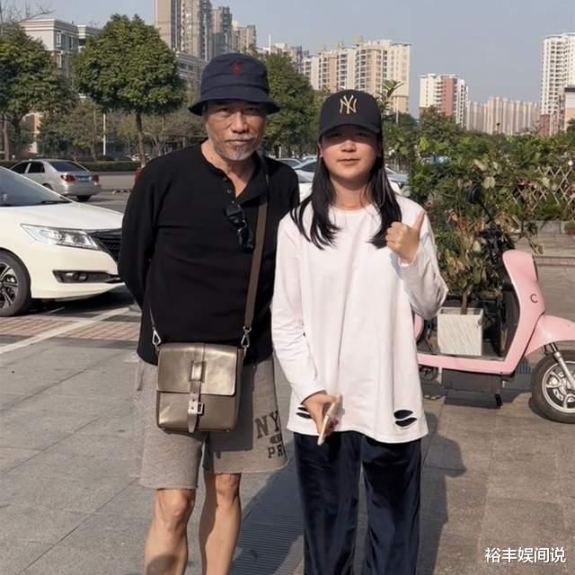 夏韶声|70岁夏韶声被曝定居中山!与粉丝合照主动摘口罩,女友小其33岁