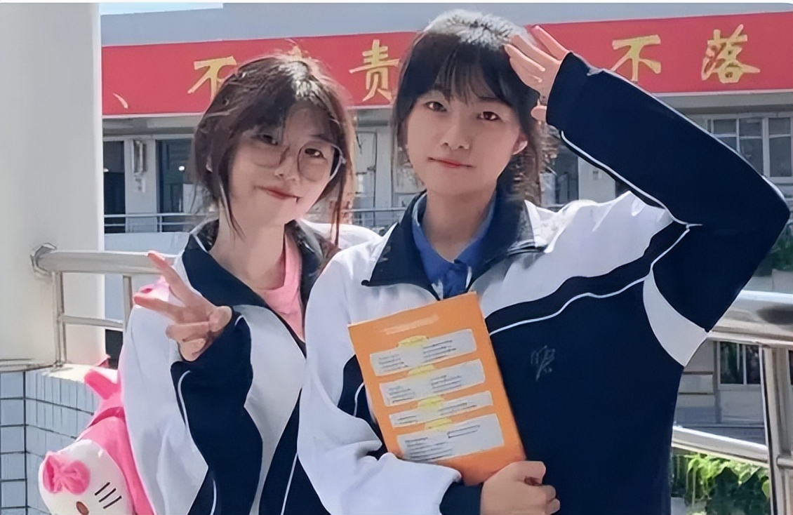 阔腿裤、卫衣、鲶鱼须子挂脸上，家长吐槽中学生标配，直呼看不懂