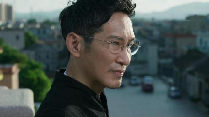 王劲松怕是牙都要咬碎，都这把年纪了，竟然还有人造他的黄谣