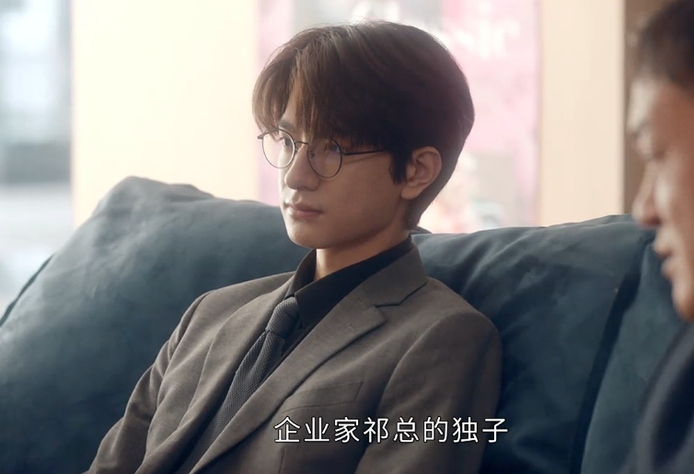 《脱轨》洗头妹vs游手好闲哥，颠公颠婆的爱情，主打精神不稳定