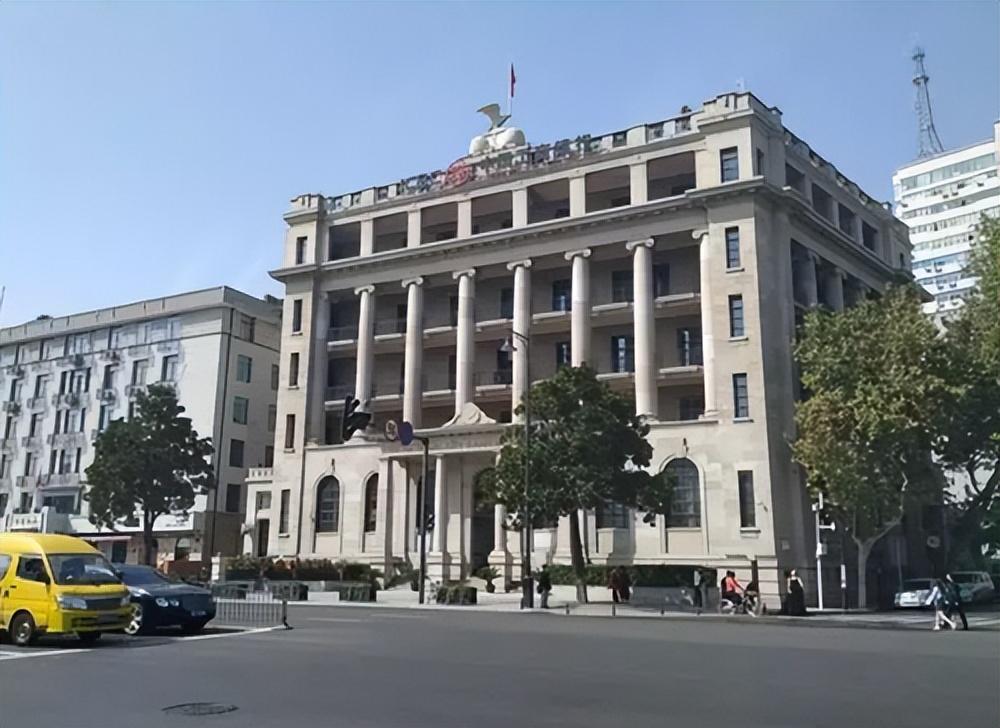 梁锦松|梁锦松：娶跳水皇后伏明霞生3子，为妻子花13亿美元买医院