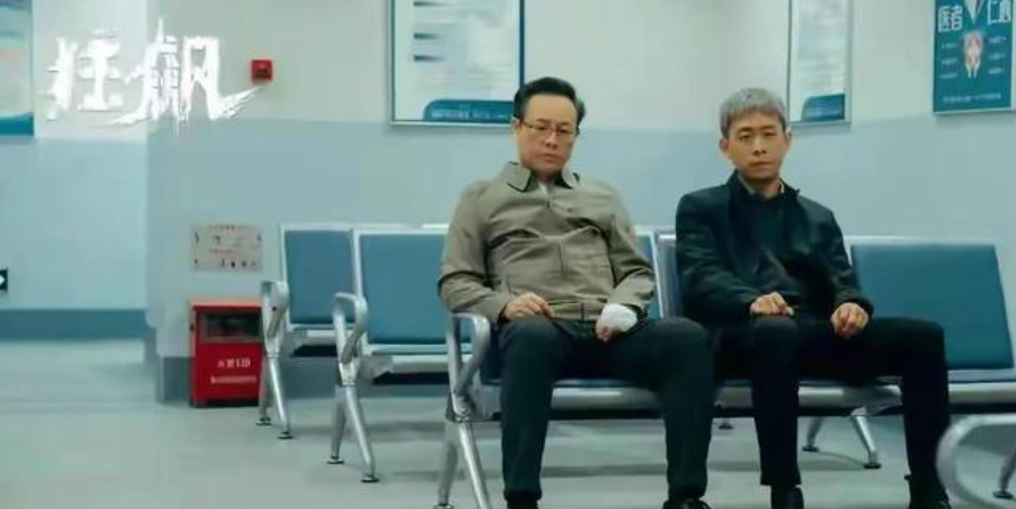 张译|《狂飙》热度下降，剧组演员相继翻车，才知张译的沉默有多明智！