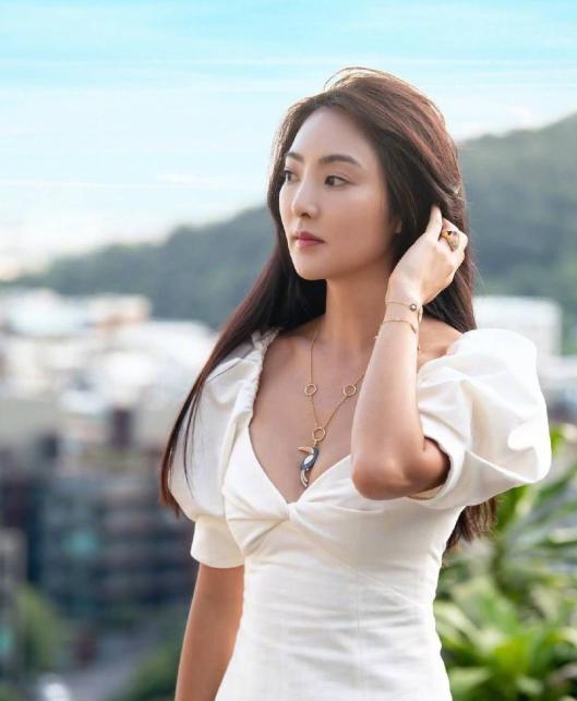 李菲儿|吴速玲离婚后复出!精神回归正常,未抢孩子抚养权,大谈离婚细节