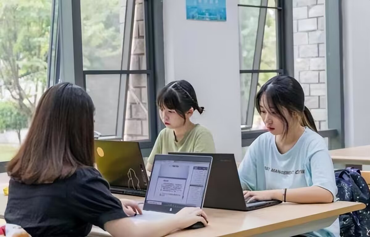 高昂|这些专业就读成本高昂,家长与学生需谨慎考虑