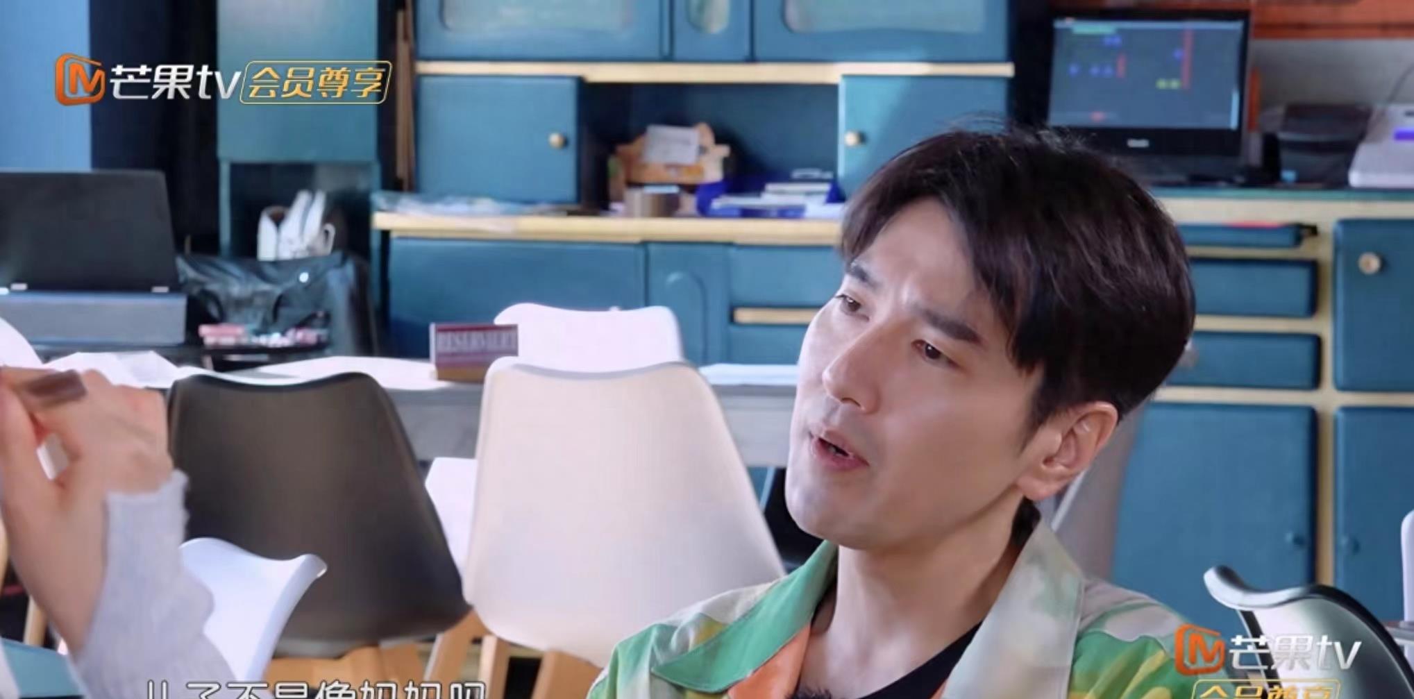 黄晓明儿子真实颜值首曝光!跟爸爸如同复制粘贴,网友感叹:基因强大