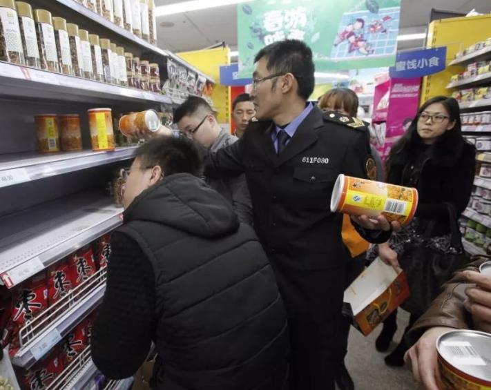 职场故事|超市卖了一罐6元红牛，结果被罚50000元，客户：出5千我撤销举报！