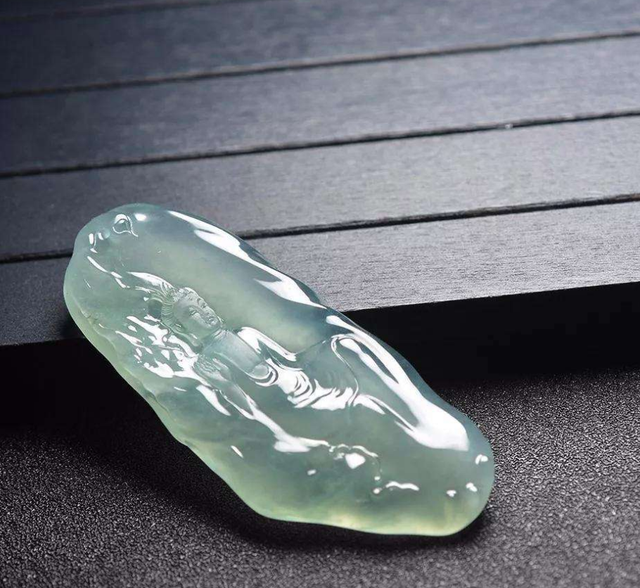 冰种翡翠|冰种翡翠也有棉絮,为什么还那么受欢迎?