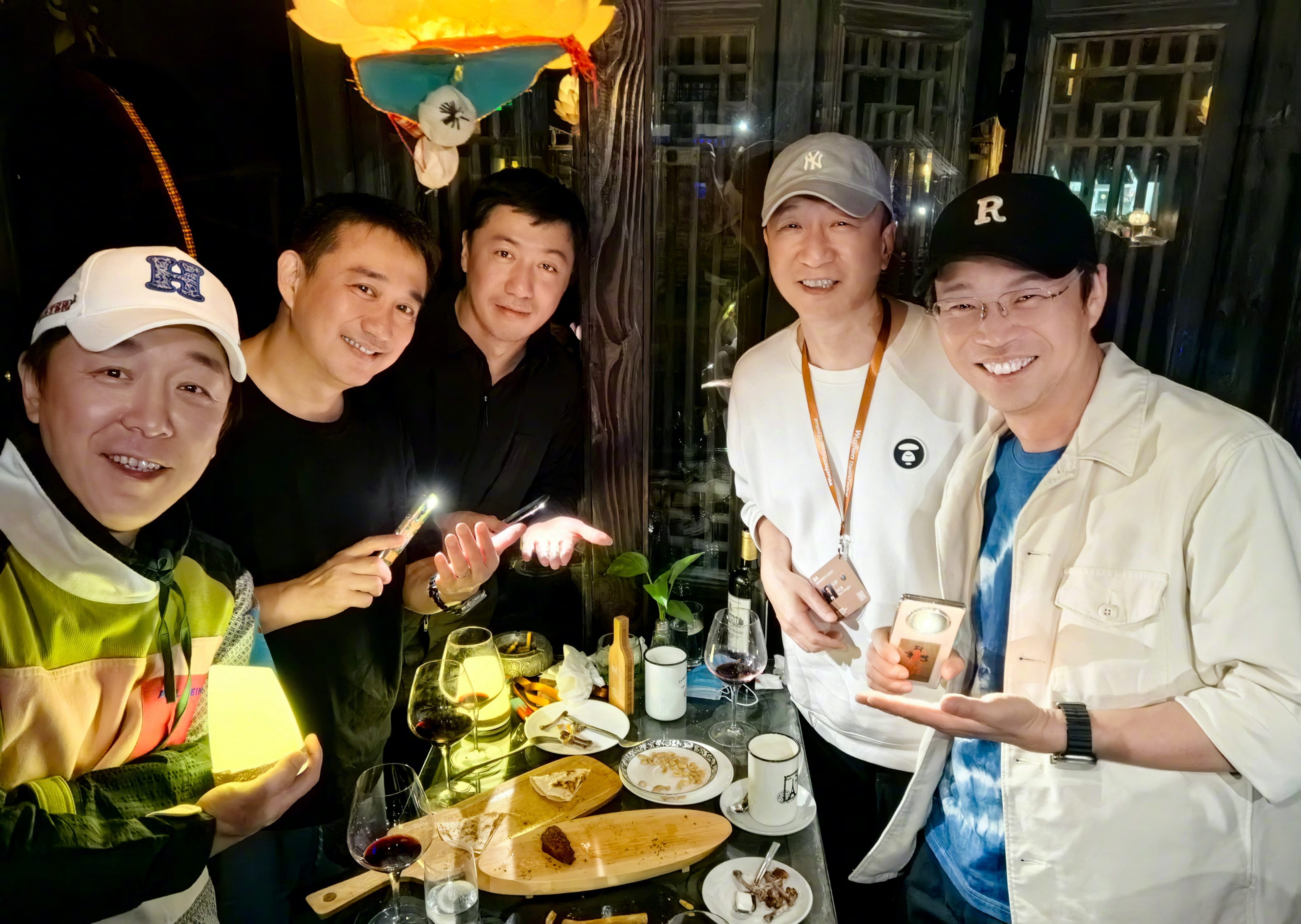 乌镇明星饭局来了！一顿饭N个应酬名场面，新人组团敬酒向上社交