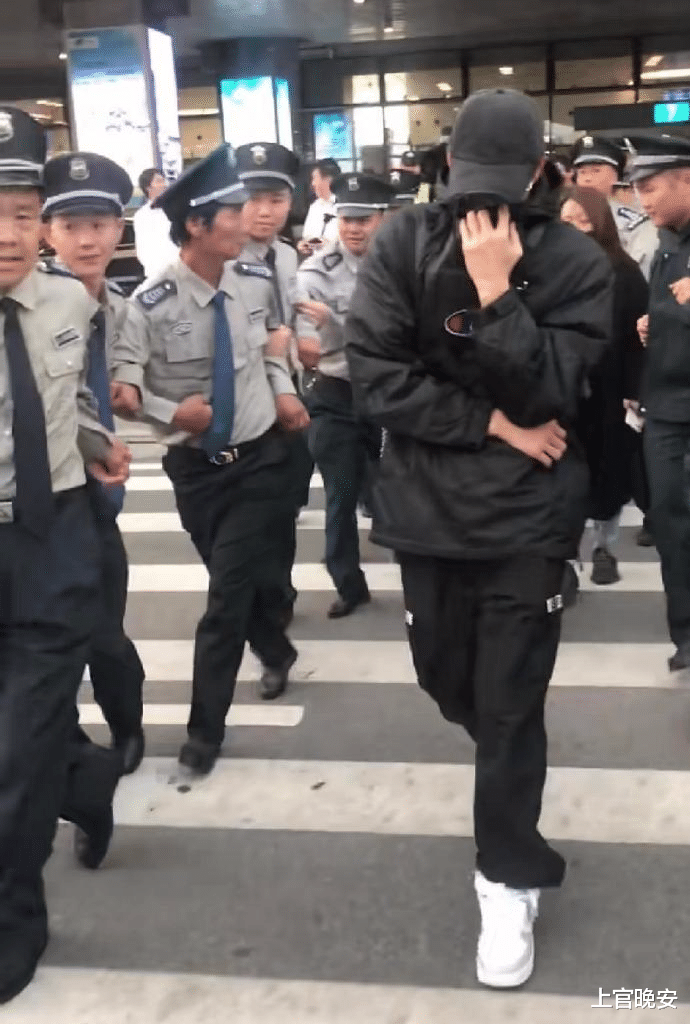 自以为很红，结果被现实啪啪打脸的明星，隔着屏幕都觉得好尴尬