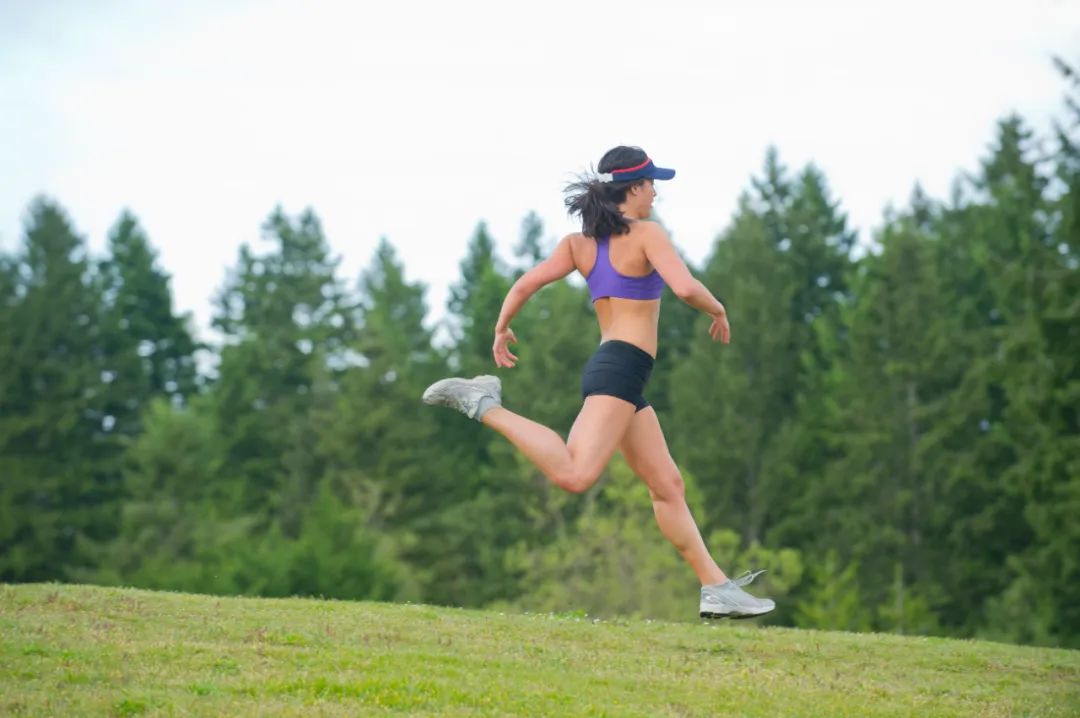 |能一次性跑完10公里的人，身体素质是什么水平？
