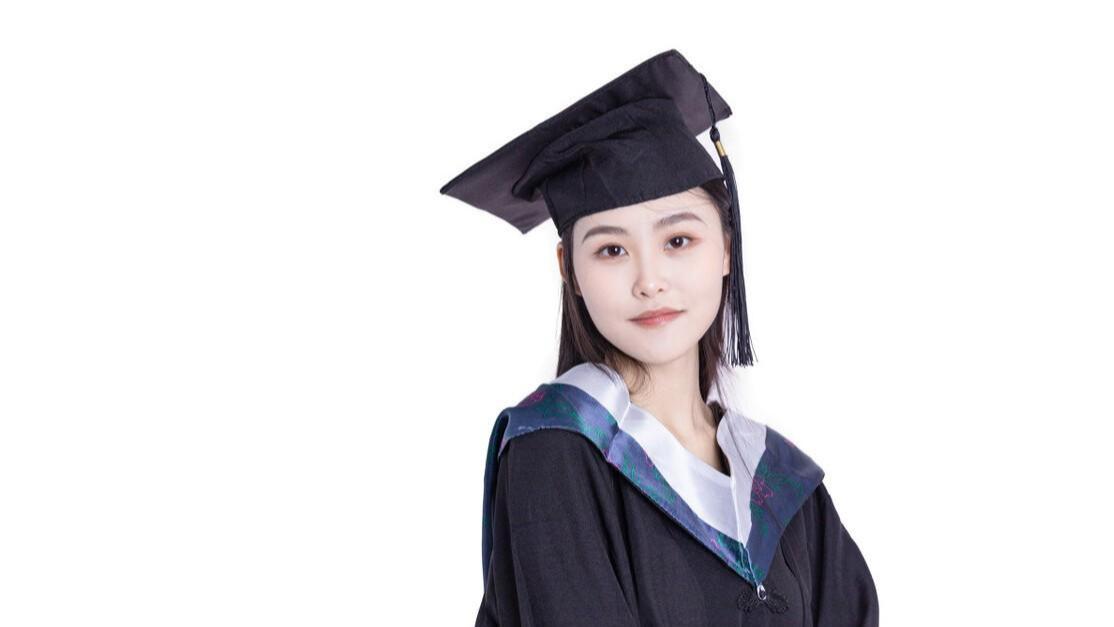 女孩|旅游偶遇老爸，工友夸女儿有出息，女孩本该高兴，转身却泪流满面