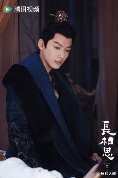 出道24年首穿高定,杨紫时尚感太虐被嘲上热搜,懂行人说出内情!