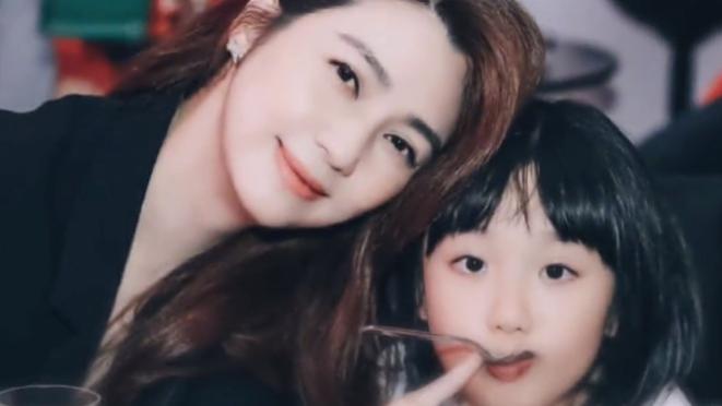 洪欣|洪欣晒母女合照秀幸福，点赞“夫妻要恩爱”，毕滢又嚣张怒怼网友