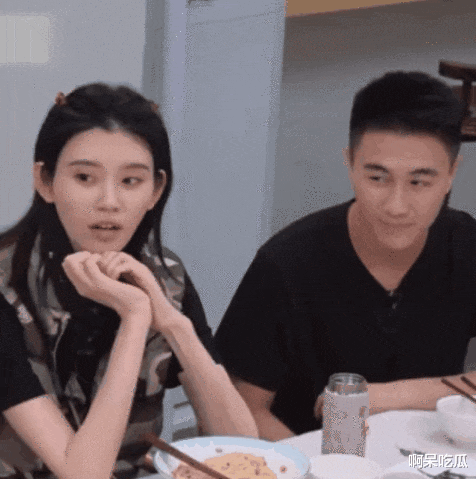 豪门阔太差别大:奚梦瑶爱情事业两不误,郭碧婷只能在家带娃