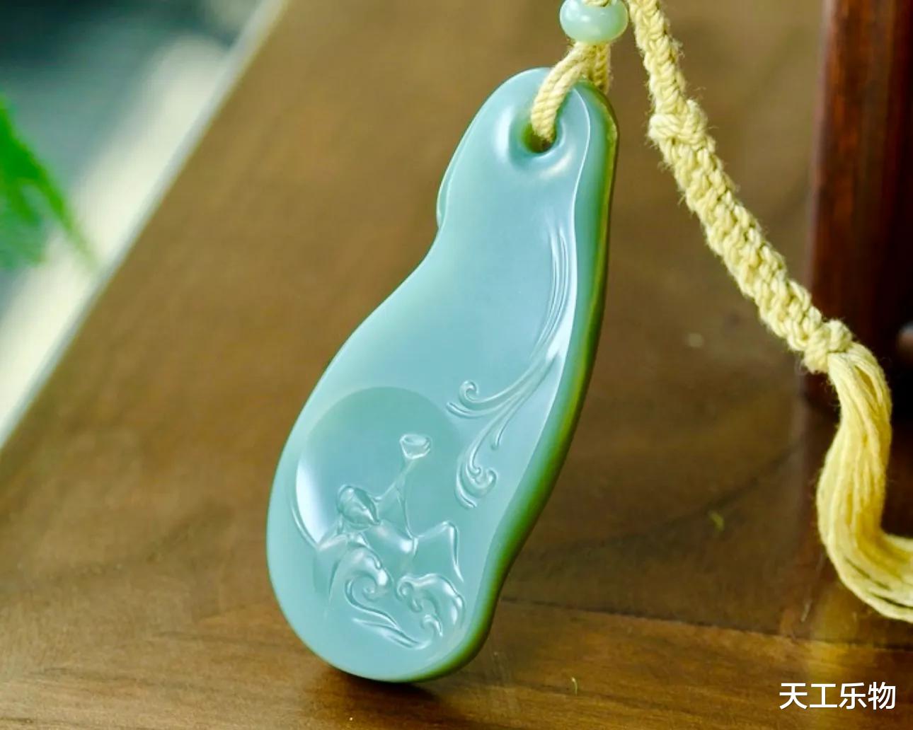 和田玉的细度顶点！沙枣青籽料浮雕“将进酒”！