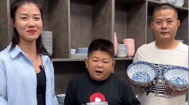 小六|小六视野和村长闹掰?解散团队疑利益分配不均,同事揭背后真相