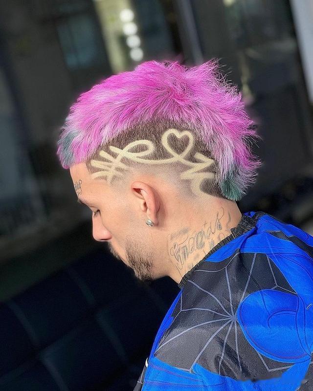 背头,飞机头,圆寸头,雕刻发型,哪一种最能吸引女生的眼光