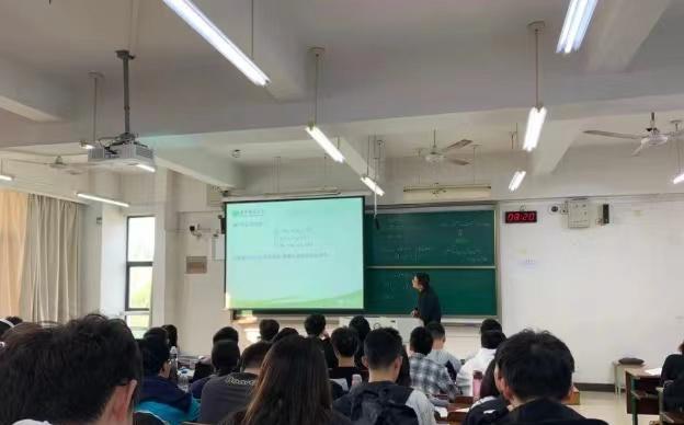 |大专女生求职不满被拒,晒简历求安慰,结果被网友嘲讽“普信女”