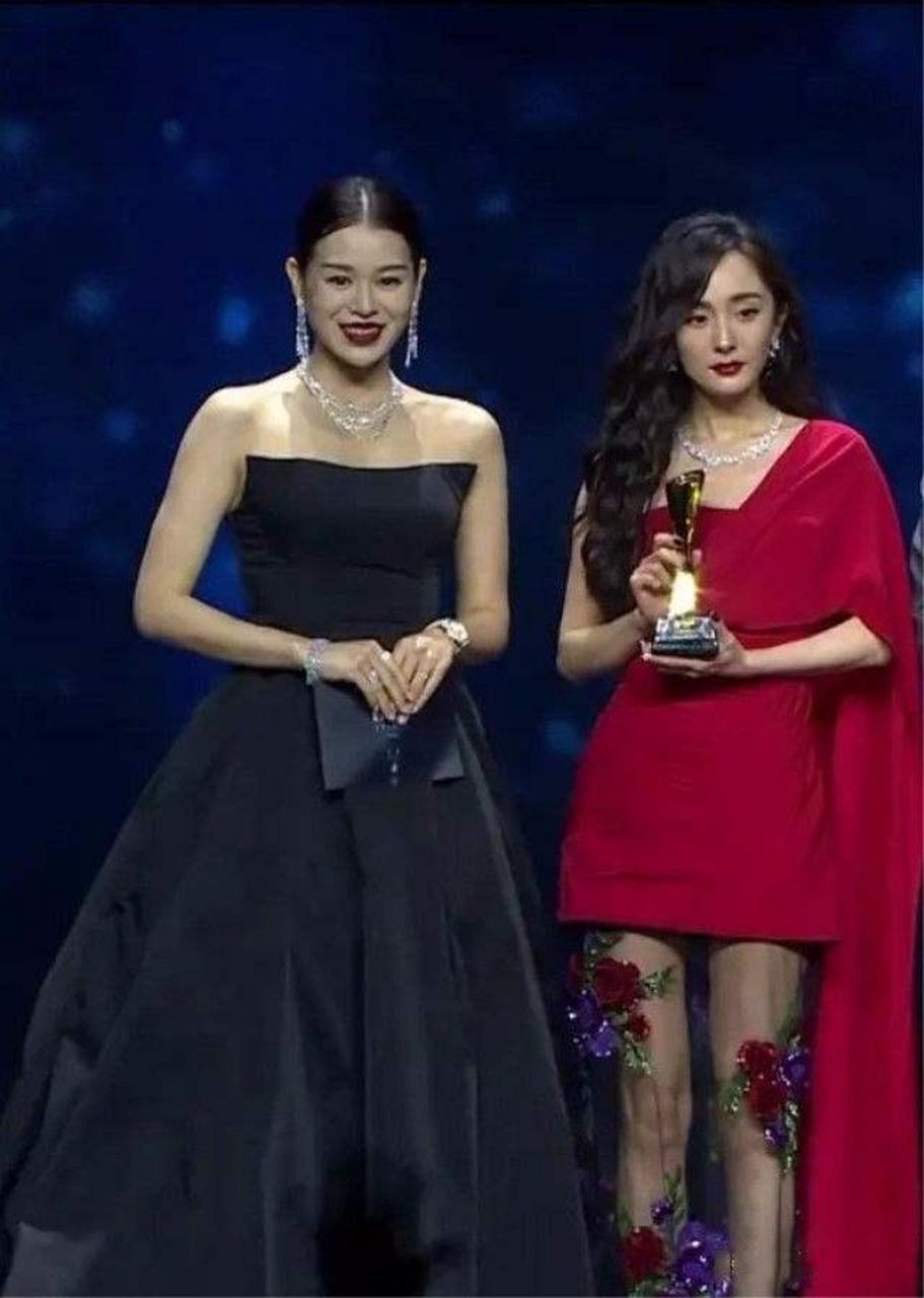 当44岁的胡杏儿和张雨绮娜然同框,才彻底明白,港女的保养真绝