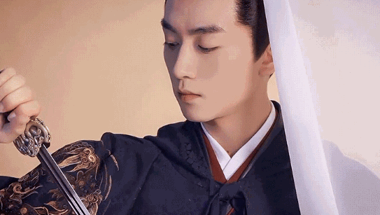 同样是“美男摘面具”,有的惊为天人,有的却想反手给他罩回去