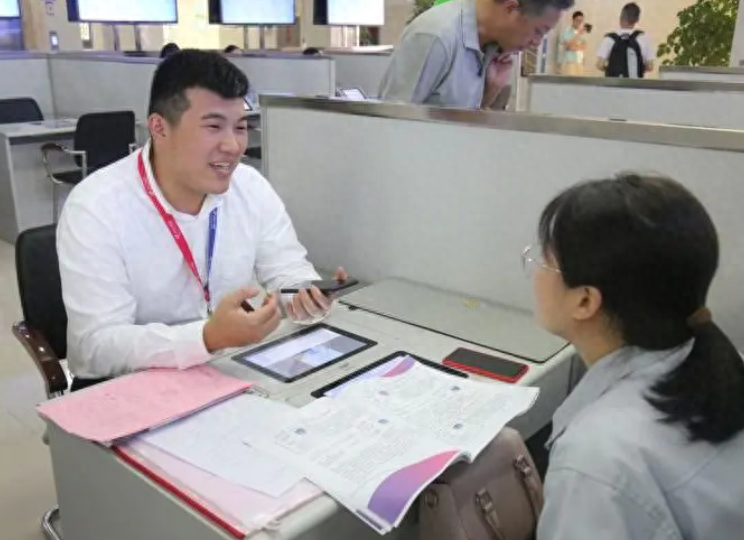 原来职场也存在杀熟现象，大学生分享经历，兢兢业业竟成了短板