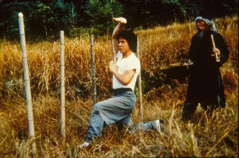 成龙：刚走红时报复性消费，一年吃饭就花1600万元