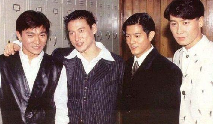 为出名不惜献身上位，无缝衔接17个男人，玩够之后投入富商怀抱