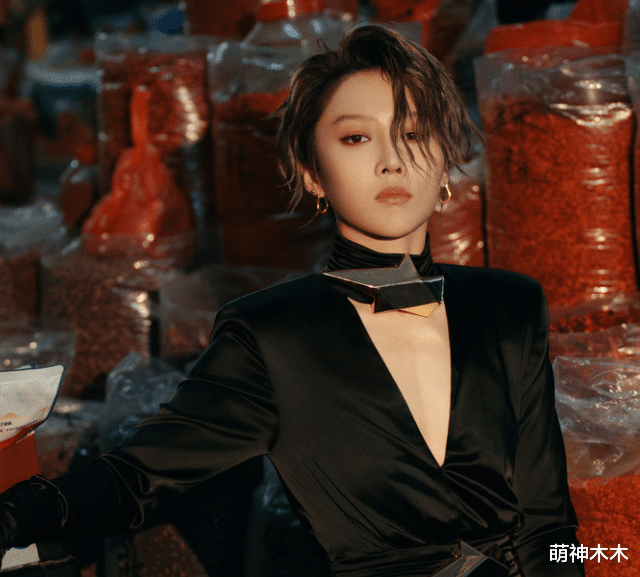 GQ菜市场照翻车!明星一身大牌太虚伪,到普通人辛苦工作地点作秀