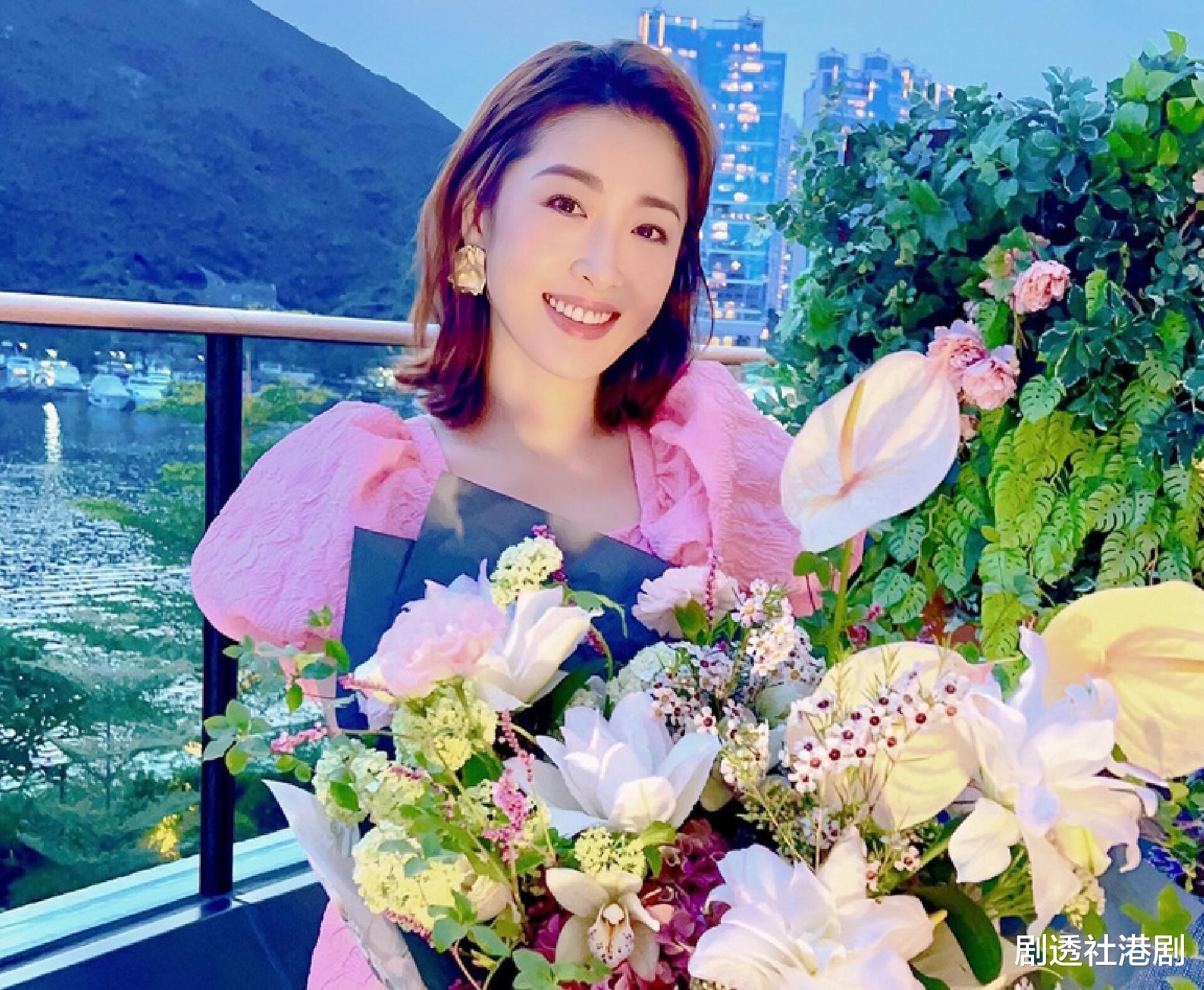 周励淇|香港知名女星被曝移居珠海!住均价3万高档小区,与丈夫甚少同框