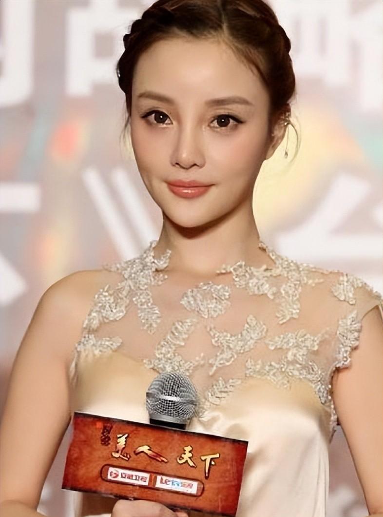 被娱乐圈开除的“浪姐”李小璐，彻底的放飞自我了