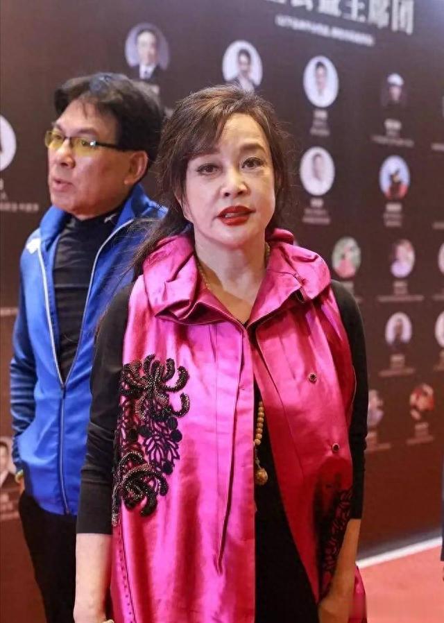 “不老女神”都是假的,从蒋勤勤到林心如,个个生图精修反差大