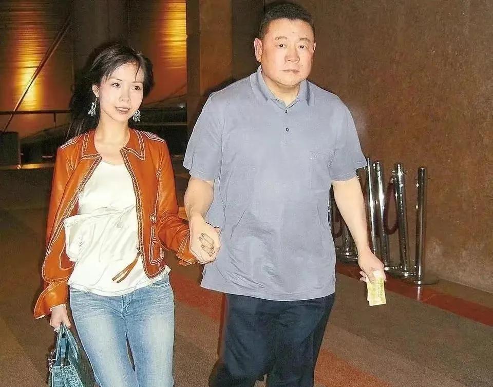 刘銮雄|刘秀盈或受吕丽君牵连，出国游不坐刘銮雄私人飞机，享受降级明显