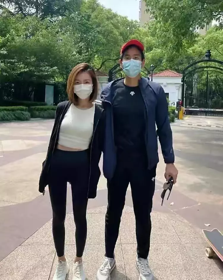 彭于晏|彭于晏近状曝光,在瑞士滑雪脸被冻伤,晒怼脸照“丑”到认不出