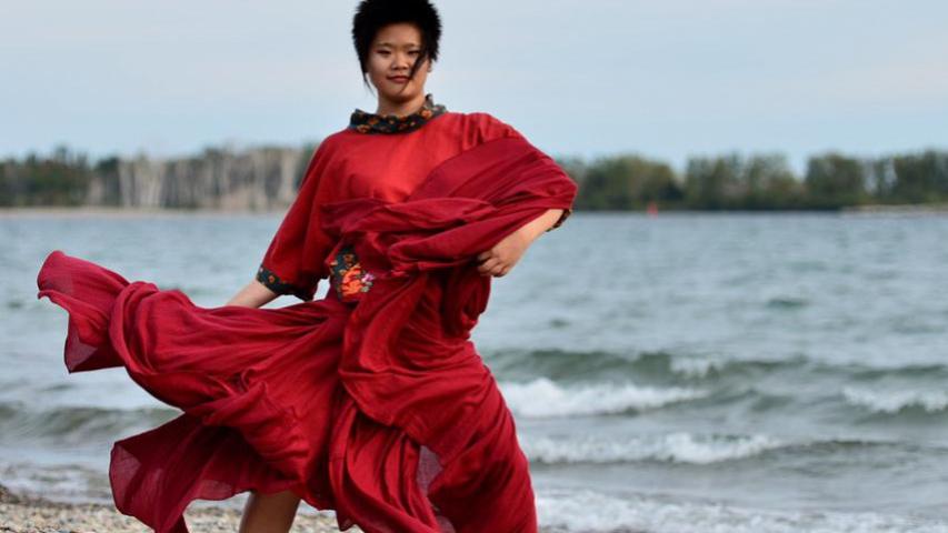 毕凌|毕福剑26岁女儿罕晒近照，另类发型抢镜，目前就读于多伦多大学