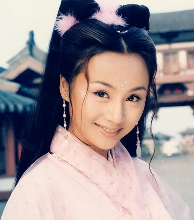 芒果台|湖南卫视女主持现状:无奈辞职、去直播、边缘化,无人能成新一姐