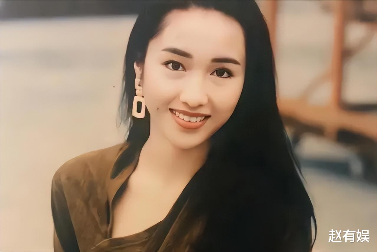 黎姿:嫁给大15岁的残疾富豪,一家5口3人残疾,风光背后全是心酸