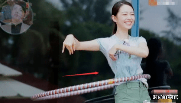 吉娜·爱丽丝|吉娜秀身材上瘾?同节目组嘉宾玩呼啦圈,蔡少芬:我真的想扁你