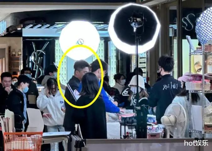 40岁沈涛官宣得子，入行16年，圈内无一人祝福，王牌家族集体沉默