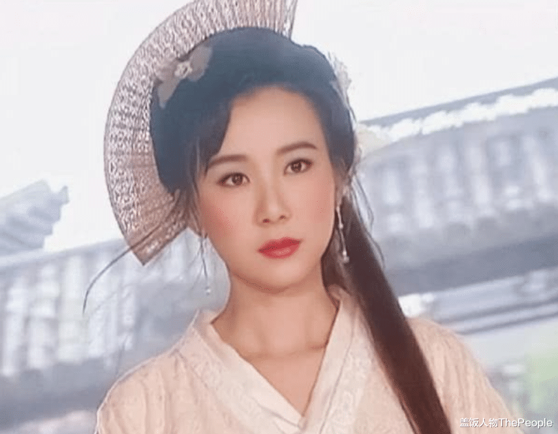 |别以为扎麻花辫、双马尾就是少女了，这8位女星扮嫩，个个辣眼睛