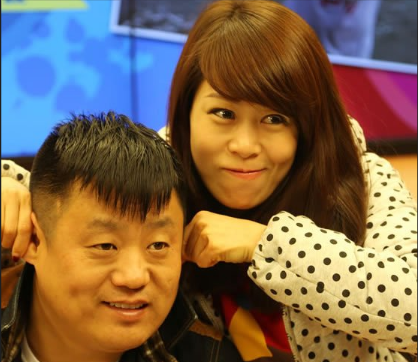 13对赵本山徒弟夫妻对比，文松老婆貌美如花，王小虎老婆撞脸周涛