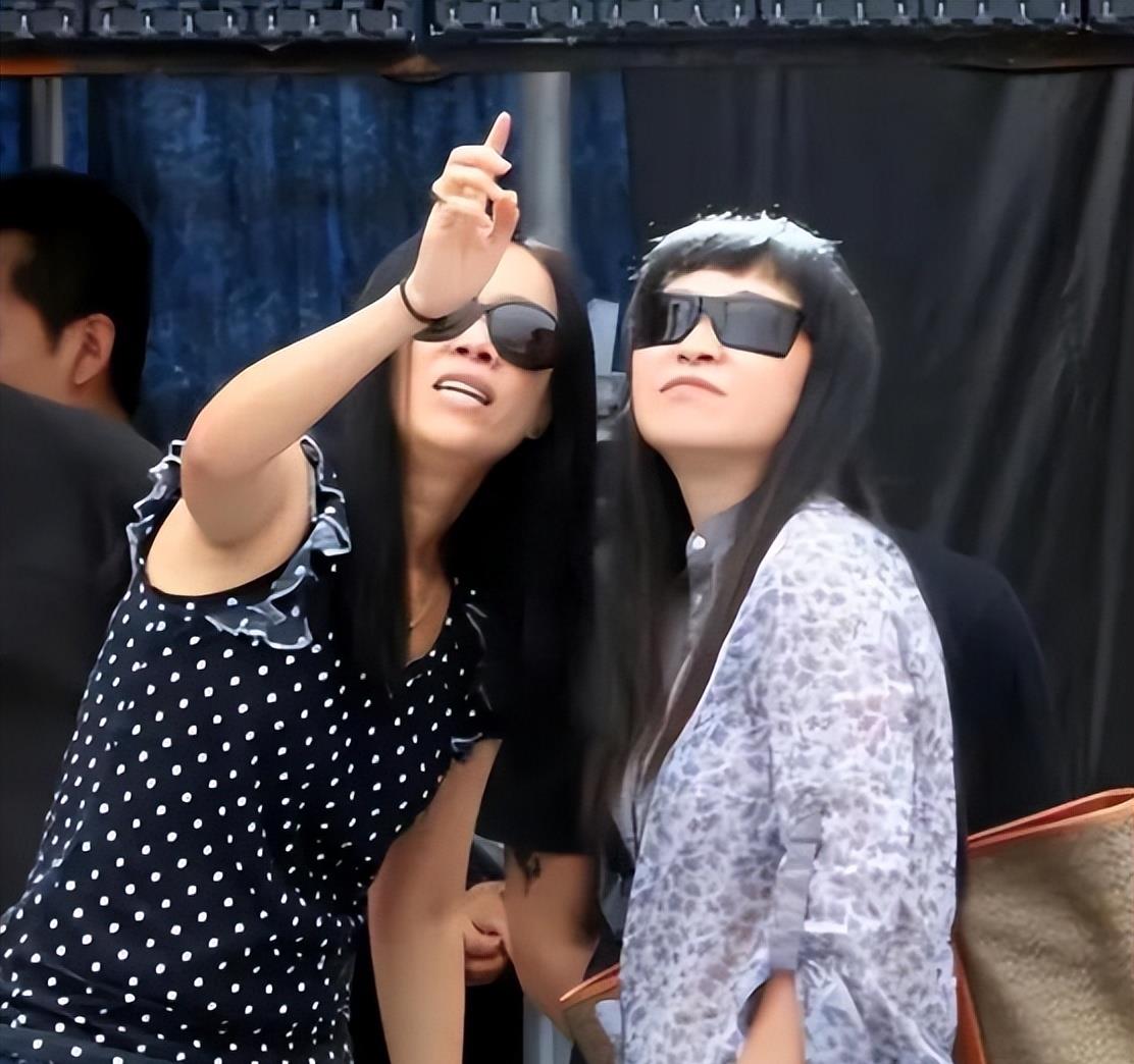 |越挖越深！好声音藏太阳旗，内娱集体失声，那英姐姐诉苦隐喻非常明显