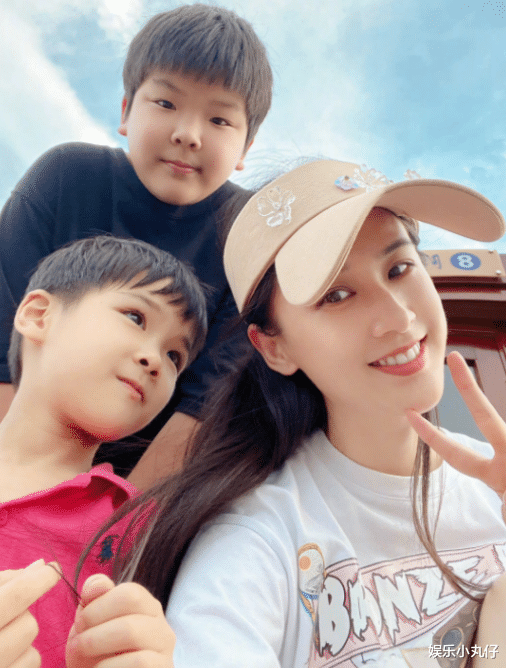 黄圣依与幼子单独约会,小腹隆起疑怀三胎,网友指责偏心逼其打胎