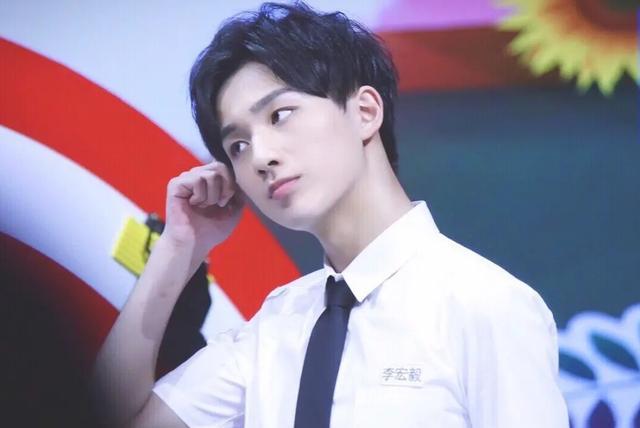 曝男星李宏毅恋爱，女方身材丰腴疑怀孕被锁家中，男方9字回应